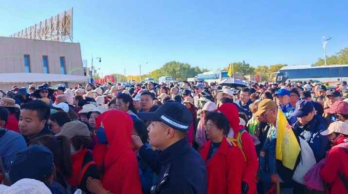 額濟納胡楊林景區(qū)今年為何這樣“紅”？